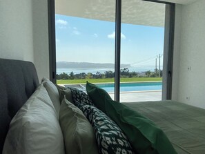 4 Schlafzimmer, Zimmersafe, Schreibtisch, Bügeleisen/Bügelbrett