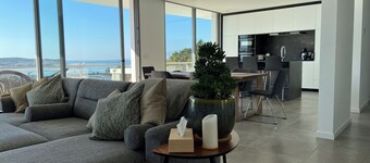 Nouvelle villa moderne avec panorama intégré sur la lagune d'Óbidos.