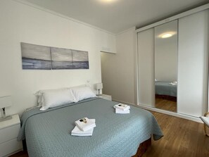 4 Schlafzimmer, Bügeleisen/Bügelbrett, Bettwäsche