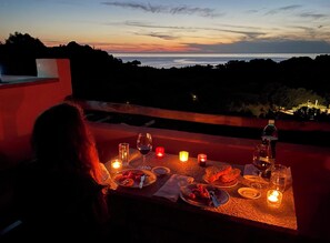 تناول الطعام بالخارج