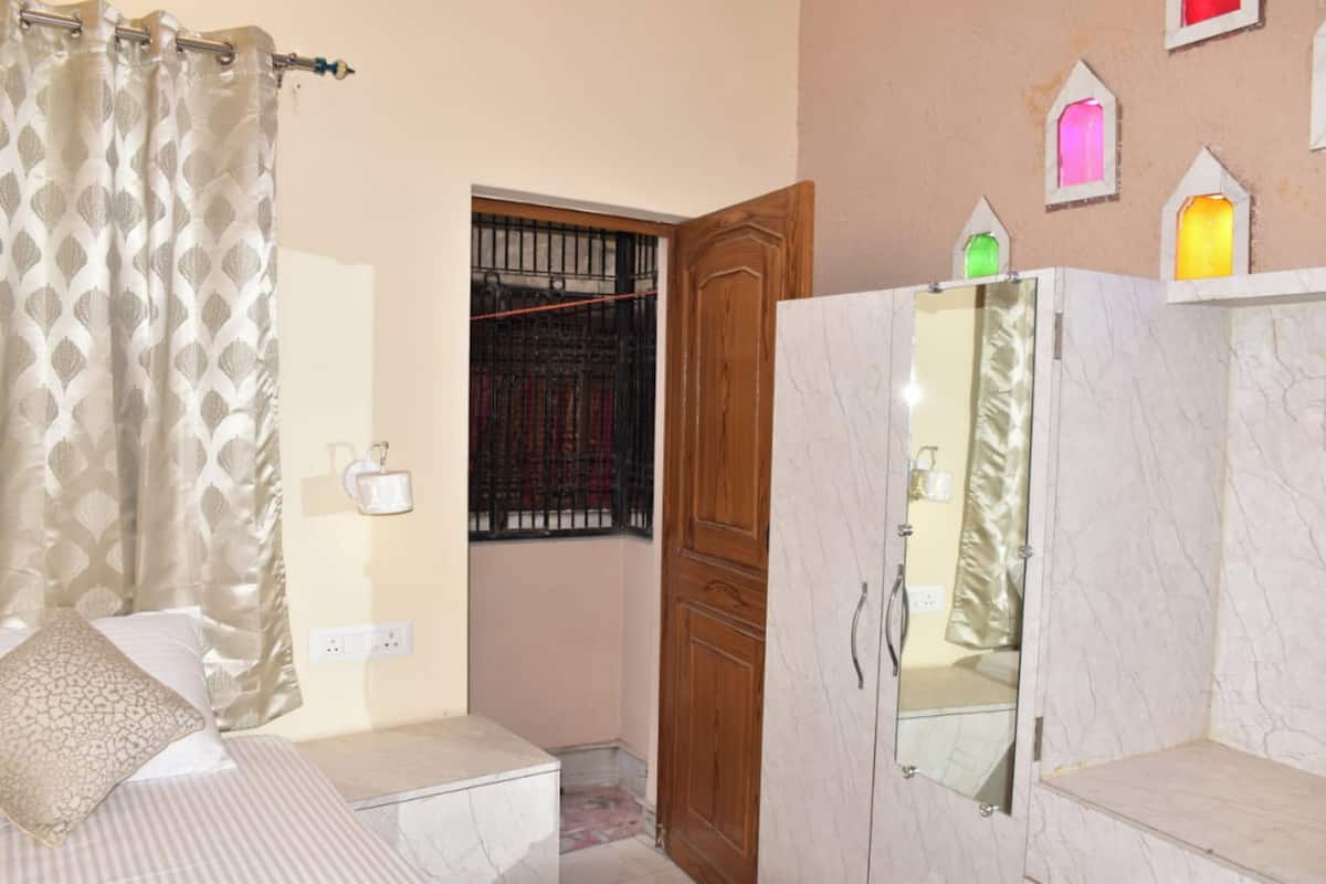 Sistema de insonorización, wifi gratis, ropa de cama