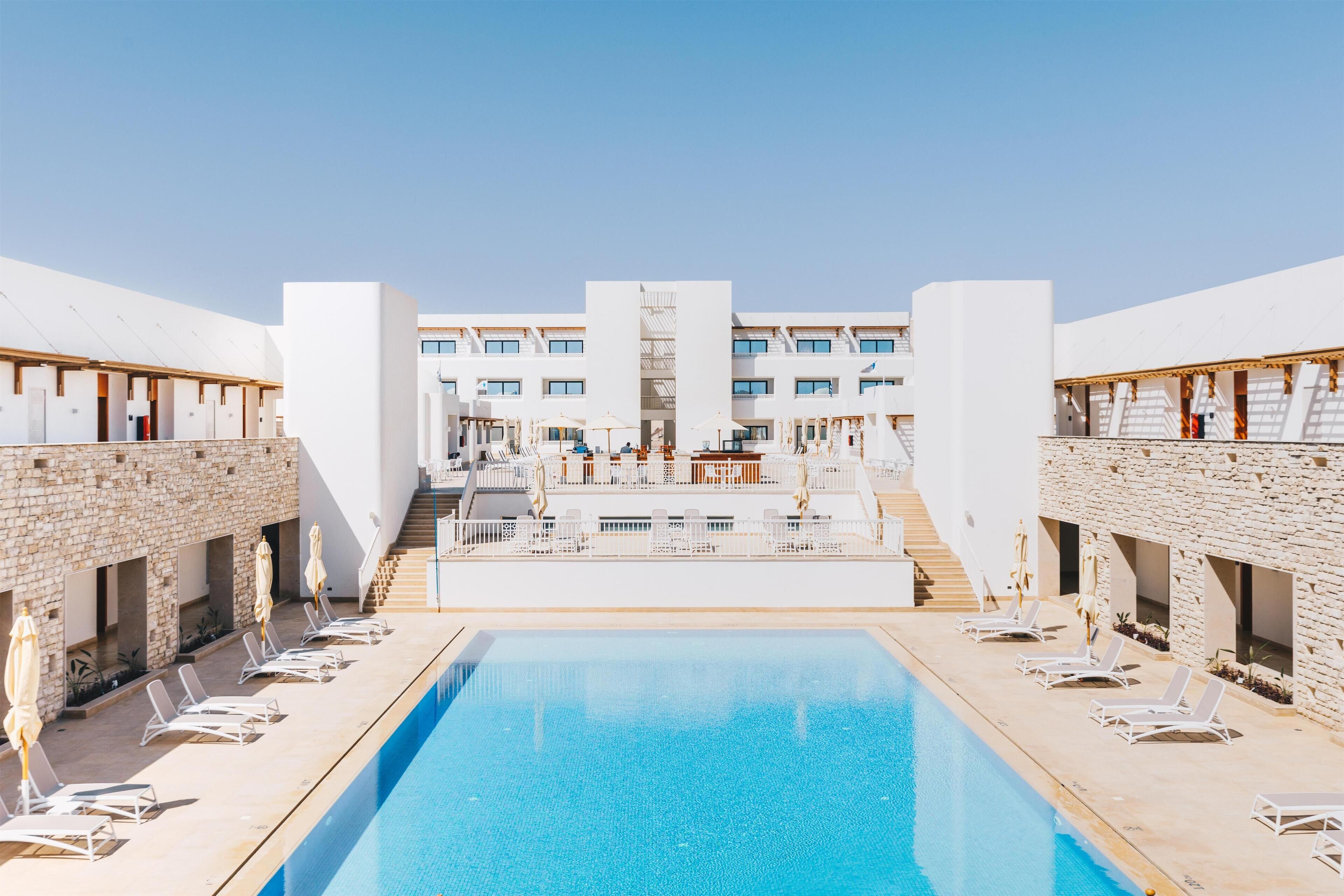 4 piscines extérieures