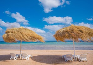 Private beach, free beach shuttle, sun loungers, beach umbrellas - SENTIDO Reef Oasis Suakin Resort (Marsa Alam)