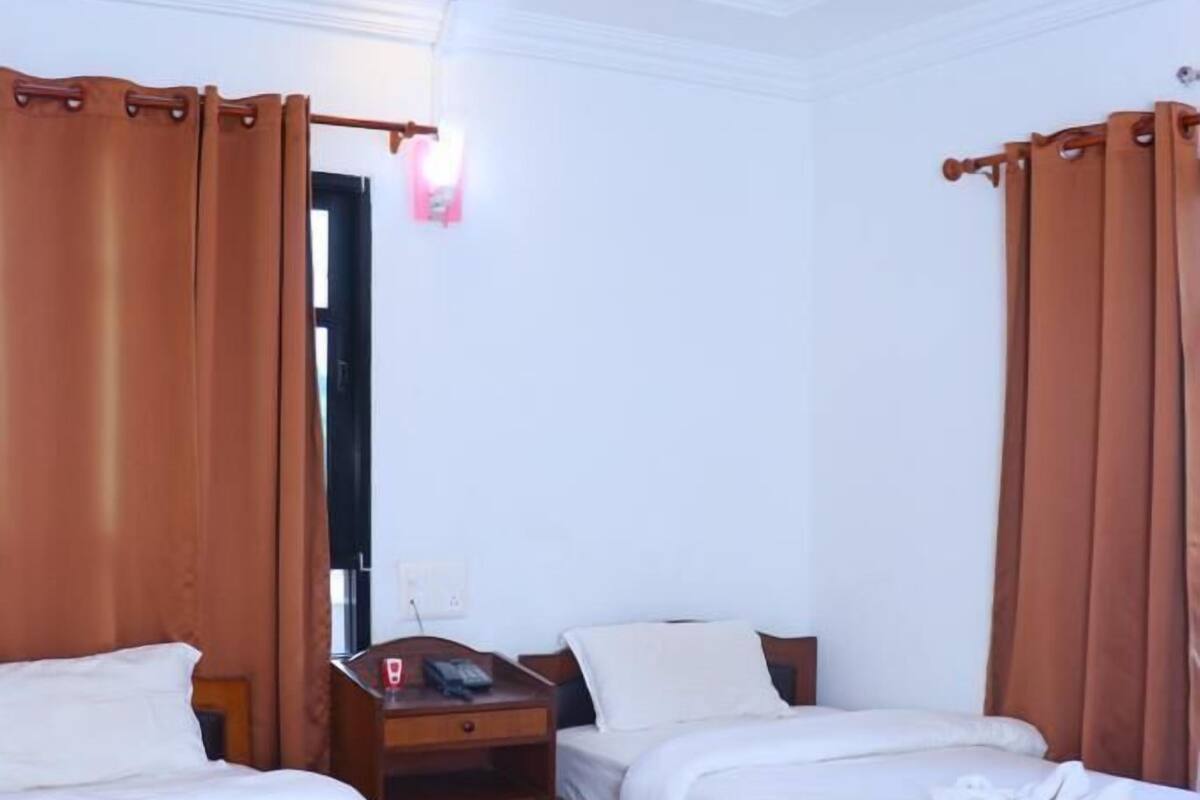 Deluxe Triple Room | Desk, laptop workspace, soundproofing, free WiFi