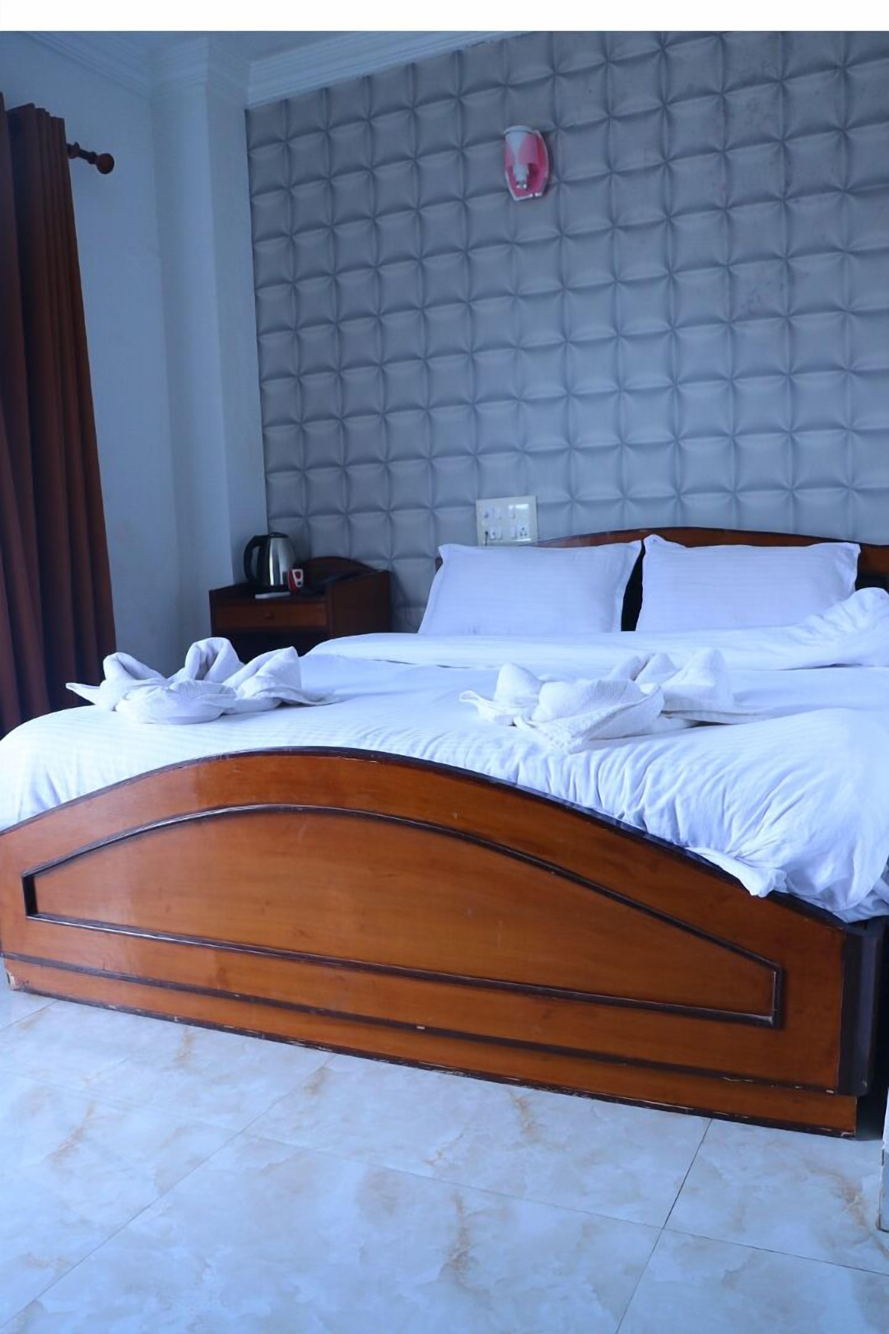 Deluxe Double or Twin Room, 1 Bedroom, Balcony | Desk, laptop workspace, soundproofing, free WiFi