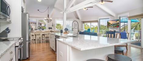 冰箱、微波炉、烤箱、炉灶