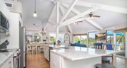 Frigate's Nest extraordinary 8bed/8bath nightly rental with dockage & private pool