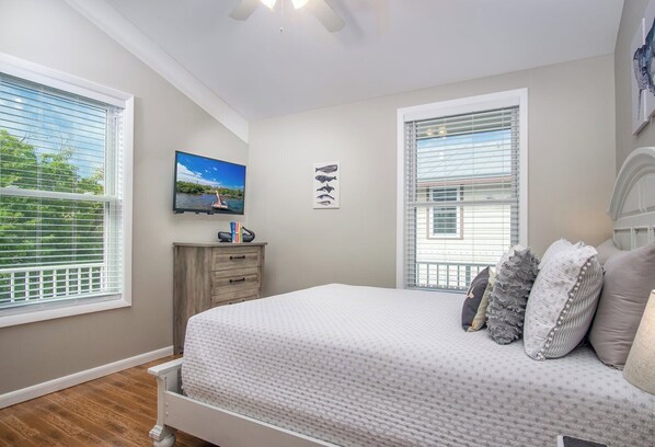 8 bedrooms, free WiFi, bed sheets
