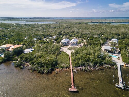 Frigate's Nest extraordinary 8bed/8bath nightly rental with dockage & private pool