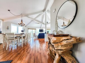 Dining - Frigate's Nest extraordinary 8bed/8bath nightly rental with dockage & private pool (Little Torch Key)