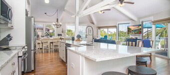Frigate's Nest extraordinary 8bed/8bath nightly rental with dockage & private pool