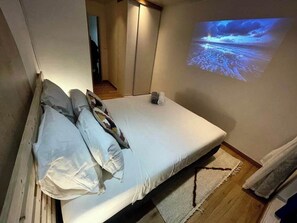 3 bedrooms, iron/ironing board, travel cot, WiFi