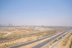 Comfort Apartment | View from room - Tanin - Sleek Studio Offering Unobstructed City Views (Dubai)