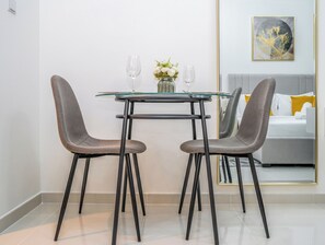 Comfort Apartment | Dining room - Tanin - Sleek Studio Offering Unobstructed City Views (Dubai)