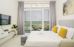 Comfort Apartment | 1 bedroom, individually furnished, iron/ironing board, free WiFi - Tanin - Sleek Studio Offering Unobstructed City Views (Dubai)