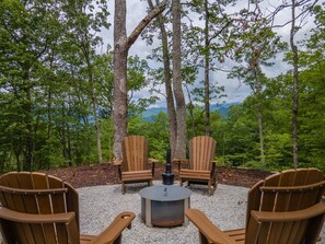Property grounds - Majestic Cabin Private Luxury Cabin with Stunning Mountain Views (Bryson City)