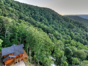 Exterior - "Altitude Blue Ridge" Most AMAZING VIEWS formerly The Flight Deck. 4 bedrooms ALL KING BEDS! (Blue Ridge)