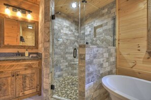 Shower, towels - "Altitude Blue Ridge" Most AMAZING VIEWS formerly The Flight Deck. 4 bedrooms ALL KING BEDS! (Blue Ridge)