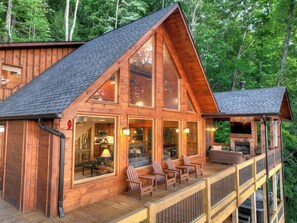 A cabin with a large deck, multiple windows, and a fireplace. - Altitude Blue Ridge - Awesome Views & 4 King Beds (Blue Ridge)