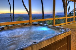 Outdoor spa tub - "Altitude Blue Ridge" Most AMAZING VIEWS formerly The Flight Deck. 4 bedrooms ALL KING BEDS! (Blue Ridge)