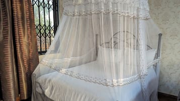 Panoramic Studio Suite, Non Smoking, Lake View | Premium bedding, iron/ironing board, free WiFi, bed sheets