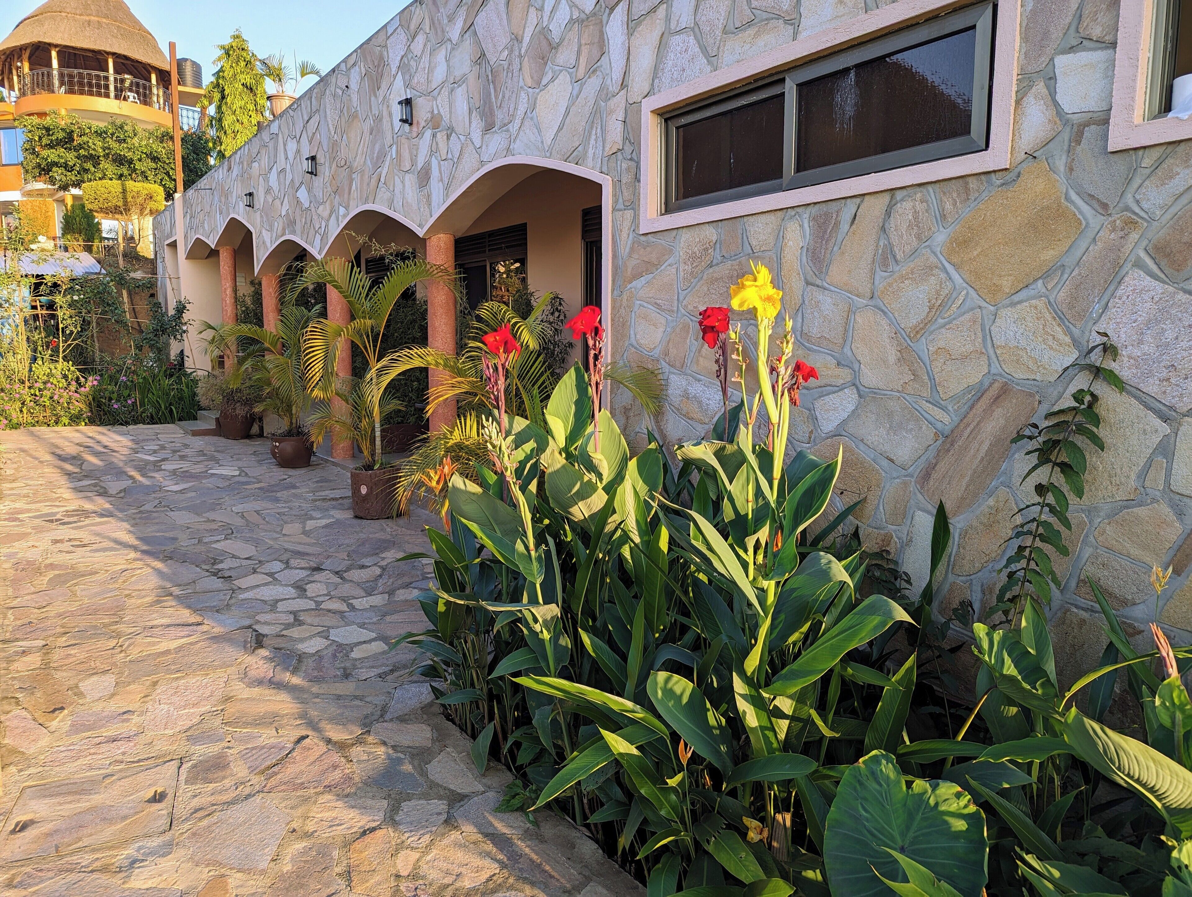 المنشأة من الخارج