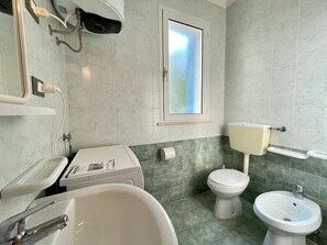 Apartment, 2 Schlafzimmer, Terrasse | Badezimmer