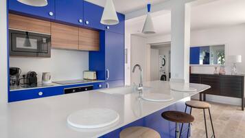 Réfrigérateur, micro-ondes, four, lave-vaisselle