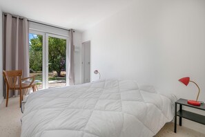 4 bedrooms, iron/ironing board, free WiFi