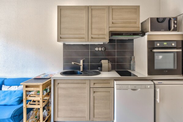 Fridge, microwave, oven, dishwasher