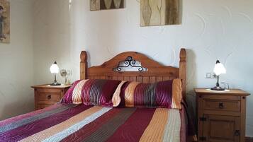 5 dormitorios, tabla de planchar con plancha, wifi y ropa de cama