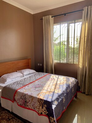 4 bedrooms, WiFi, bed sheets