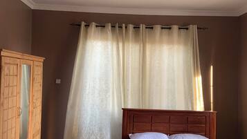 4 bedrooms, WiFi, bed sheets