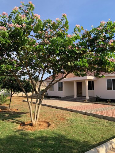 Warm and Cozy 4 bedroom bed and breakfast Inn in serene Itega