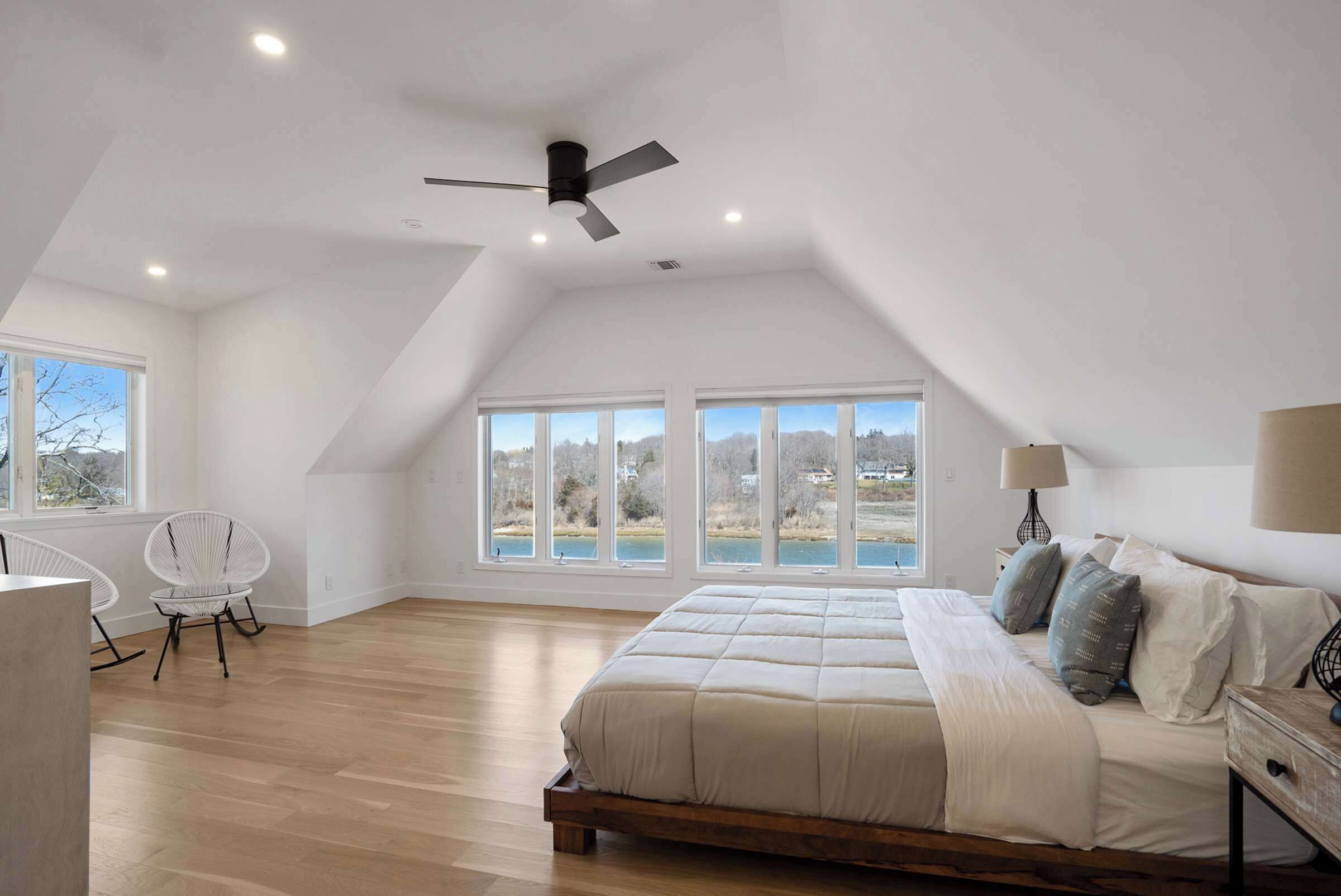 4 bedrooms, desk, iron/ironing board, WiFi