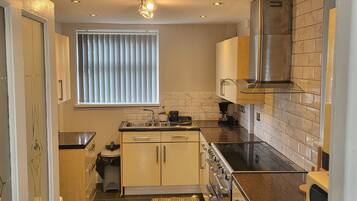 House | Private kitchen | Fridge, microwave, oven, stovetop