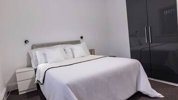 3 kamar tidur, setrika/meja setrika, Wi-Fi gratis, dan seprai linen