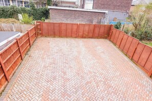 Property grounds - House - Sleeps 6 - Parking - Garden (Manchester)