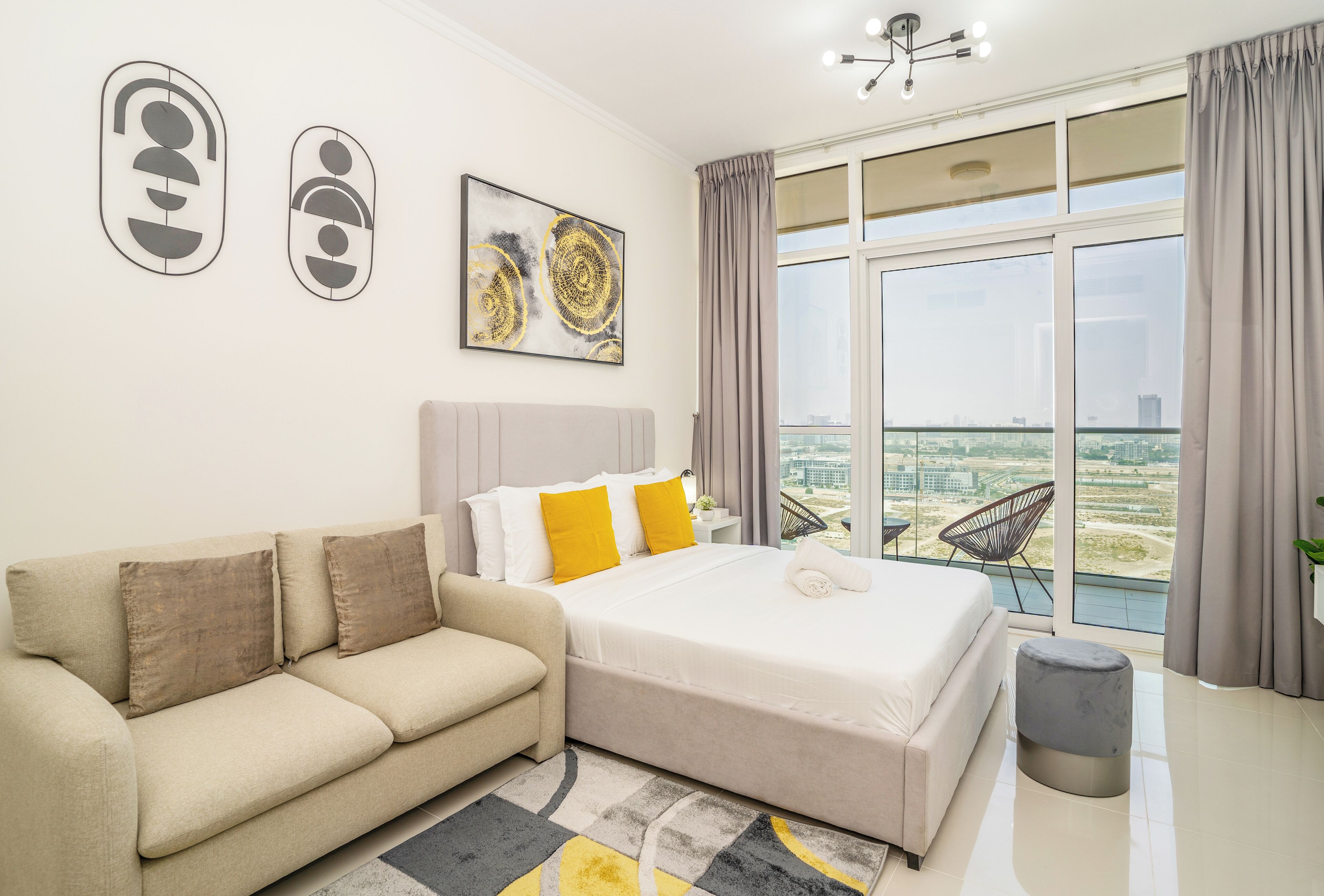 Tanin - Stylish Apartment With Balcony And Cityscape Views