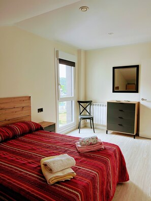 2 slaapkamers, een bureau, geluiddichte muren