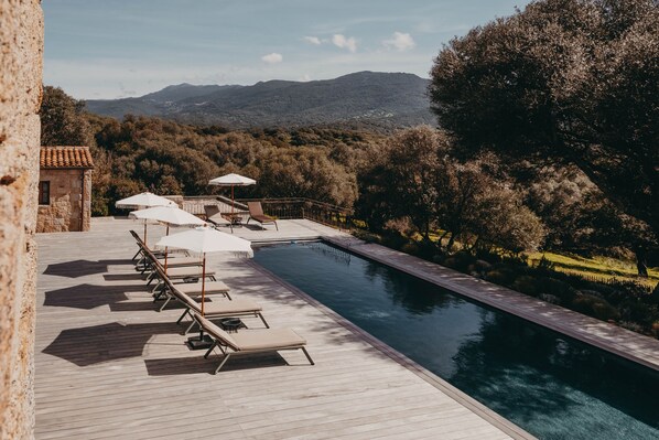 Piscine extérieure, piscine chauffée