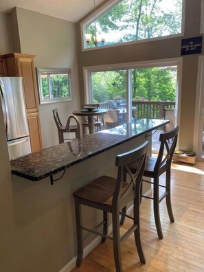 Dining - C-486  Lazy Lookout  Bring your fur baby!!! (Beech Mountain)