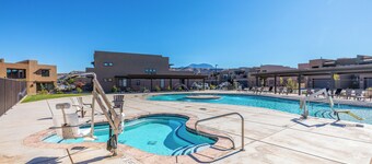 Mert's Place at The Ledges *Resort Amenities Included!*