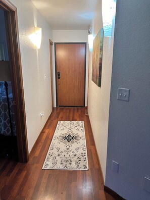 Interior - CCC-Clean, Comfortable and Cozy (Anchorage)