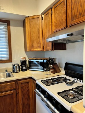 Private kitchen - CCC-Clean, Comfortable and Cozy (Anchorage)