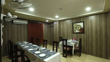 Daily buffet breakfast (INR 500 per person)