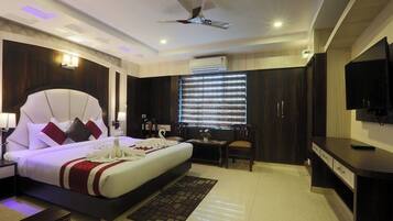 Schreibtisch, schallisolierte Zimmer, kostenloses WLAN, Bettwäsche