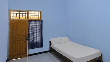 Economy Double Room | Laptop workspace, free WiFi, bed sheets
