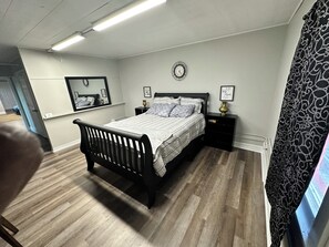 2 quartos, ferros/tábuas de passar roupa, Wi-Fi, roupa de cama
