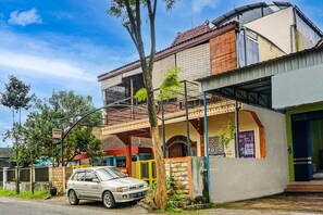 ด้านหน้าที่พัก